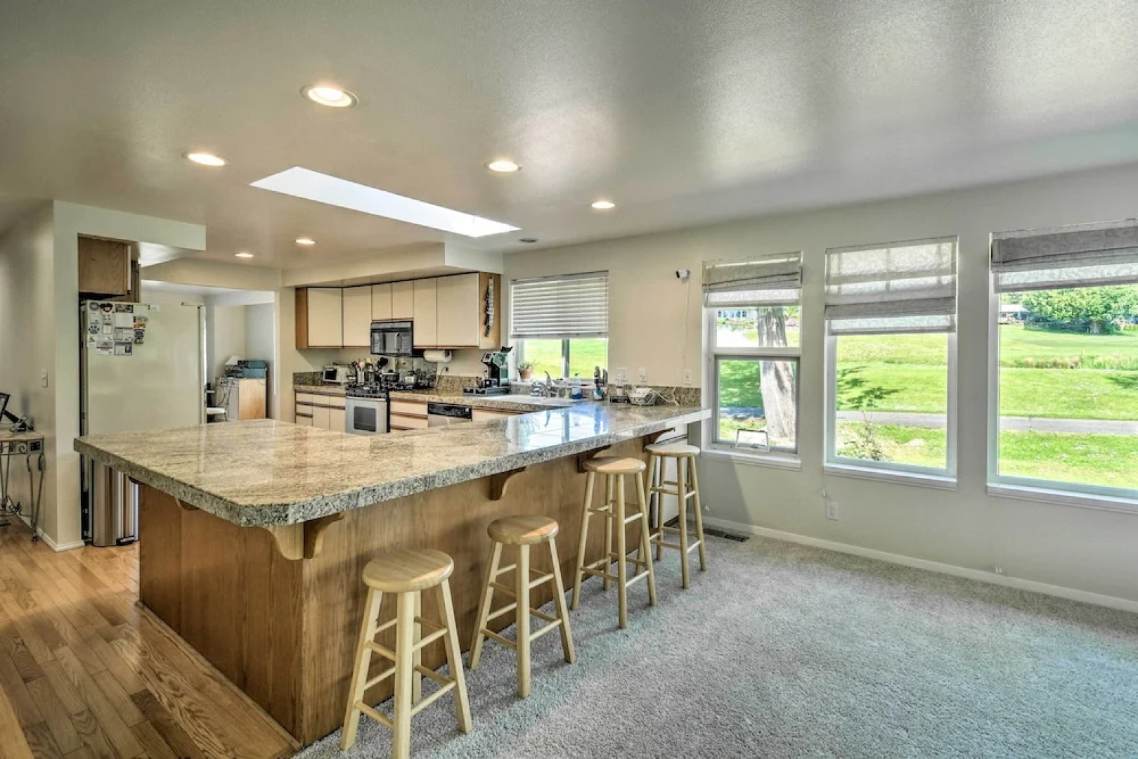 Spacious Family Home on Golf Course: Hike & Bike!