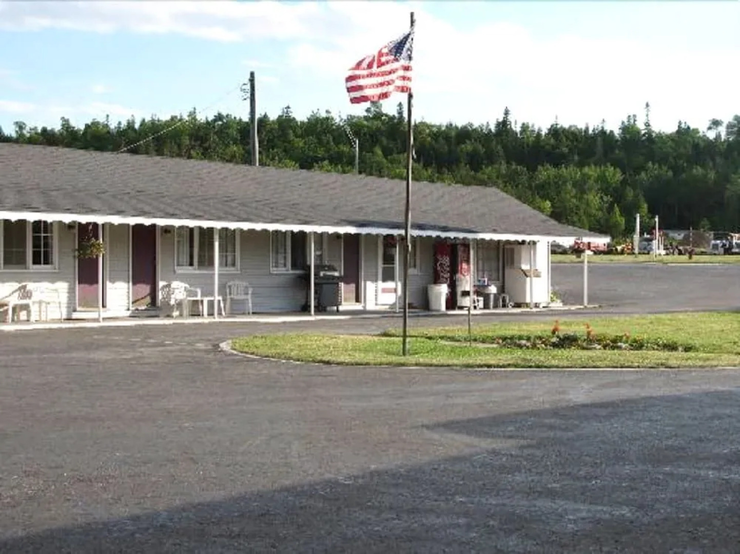 Bayview Lakefront Motel
