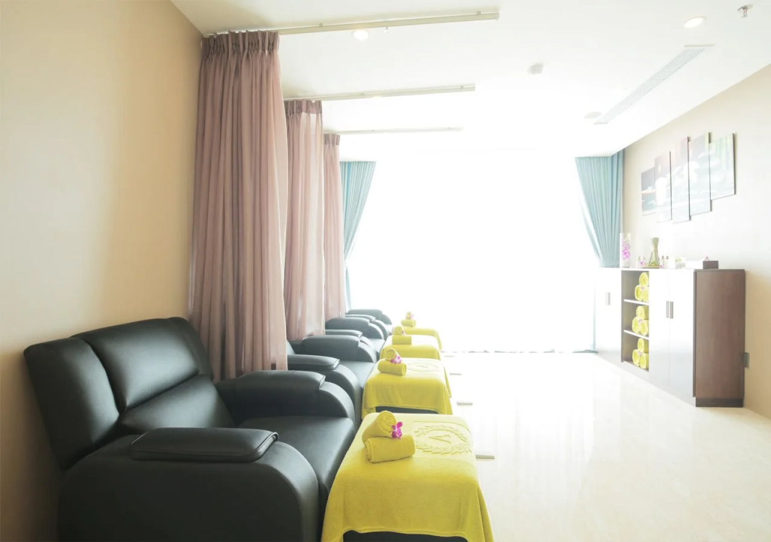 Yarra Ocean Suites Danang