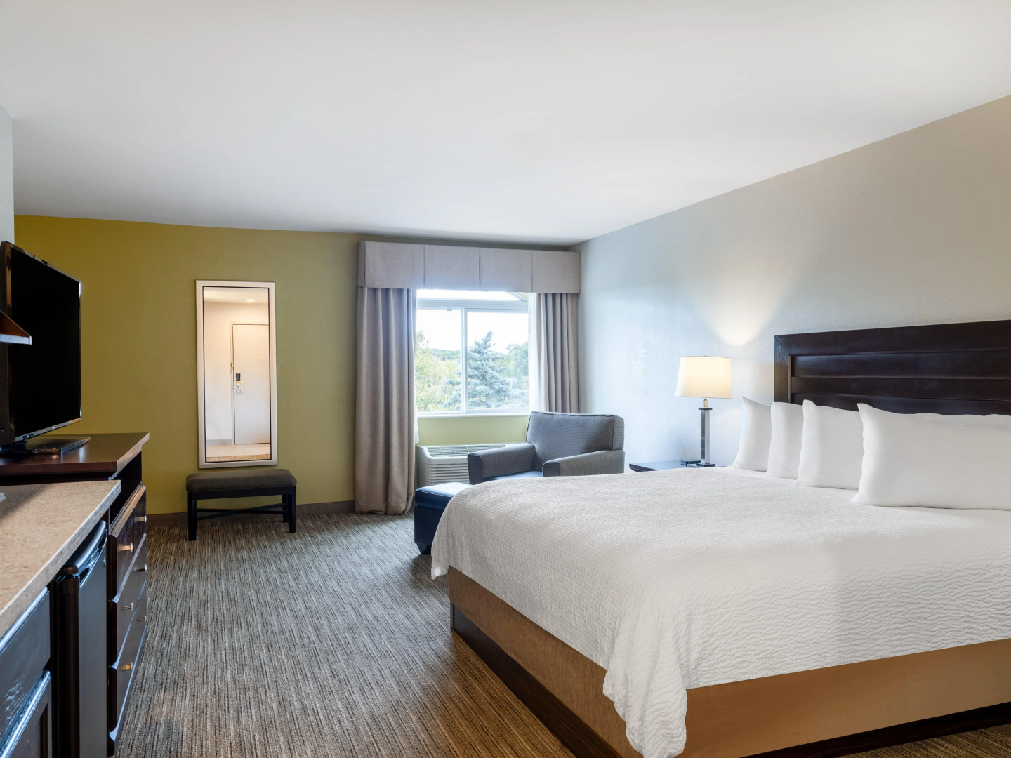 Holiday Inn Express & Suites Chicago-Libertyville by IHG