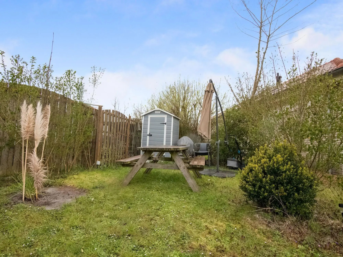 Ibiza Style Chalet With Lounge Terrace