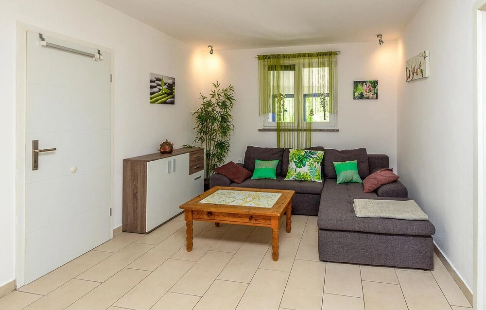 Nice Home in Trget With Wifi, 4 Bedrooms and Outdoor Swimming Pool