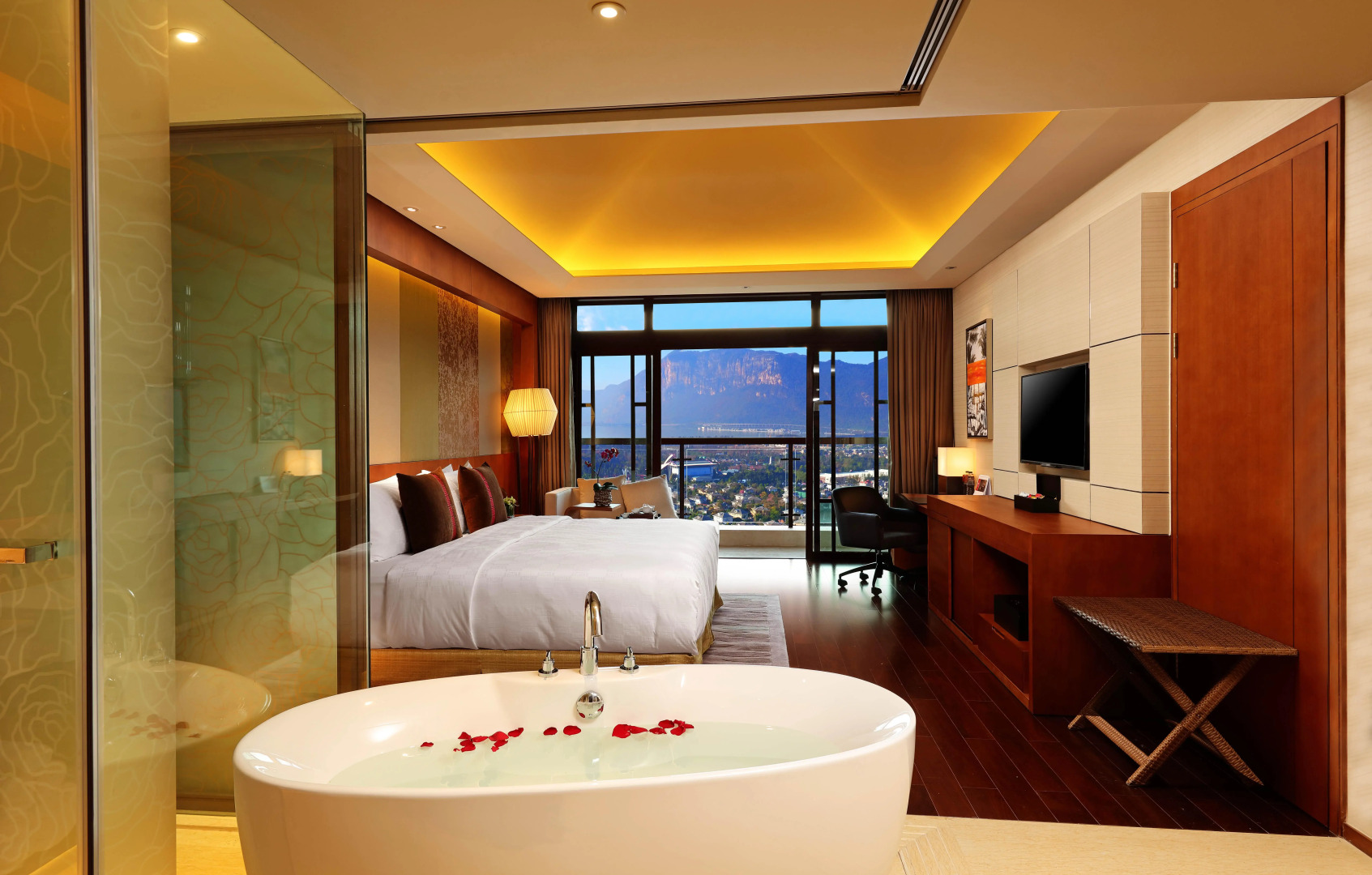 HUALUXE Kunming by IHG