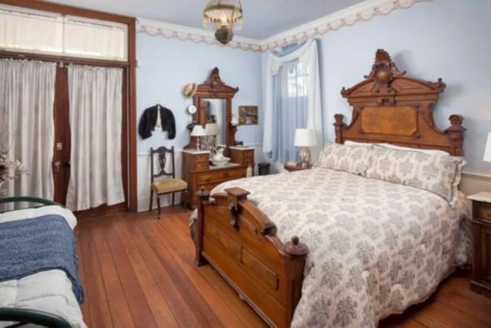 The Dutch Flat Hotel