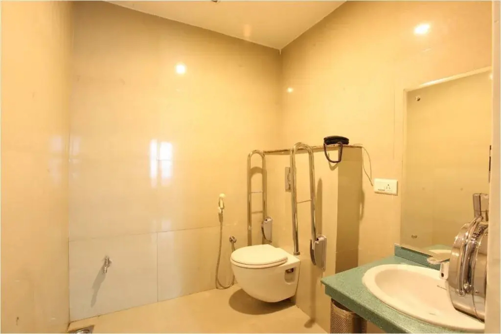 Hotel Vkj International