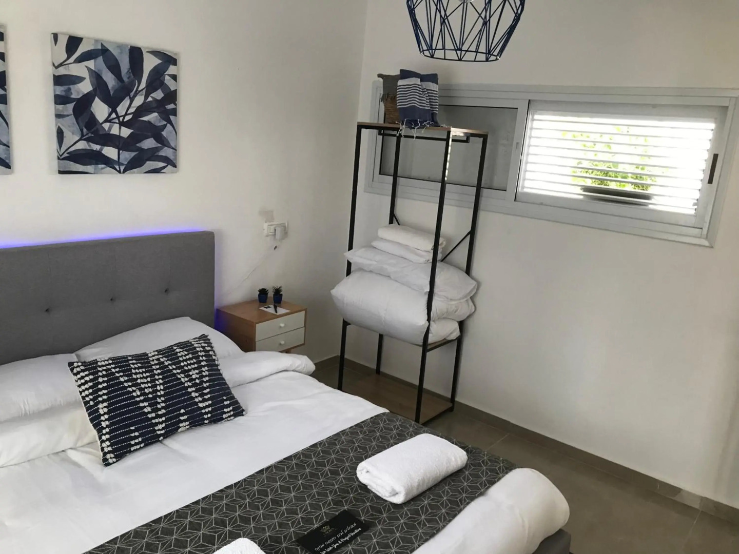 QUEEN of the dead sea by CROWN