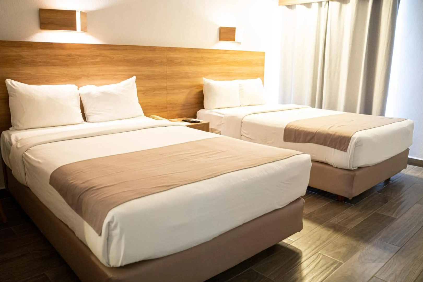 La Posada Hotel & Suites