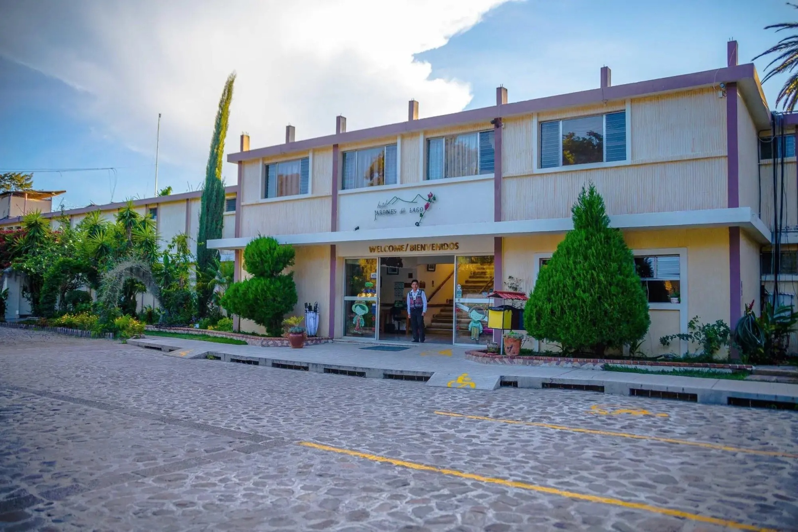 Hotel y Centro de Convenciones Jardines del Lago