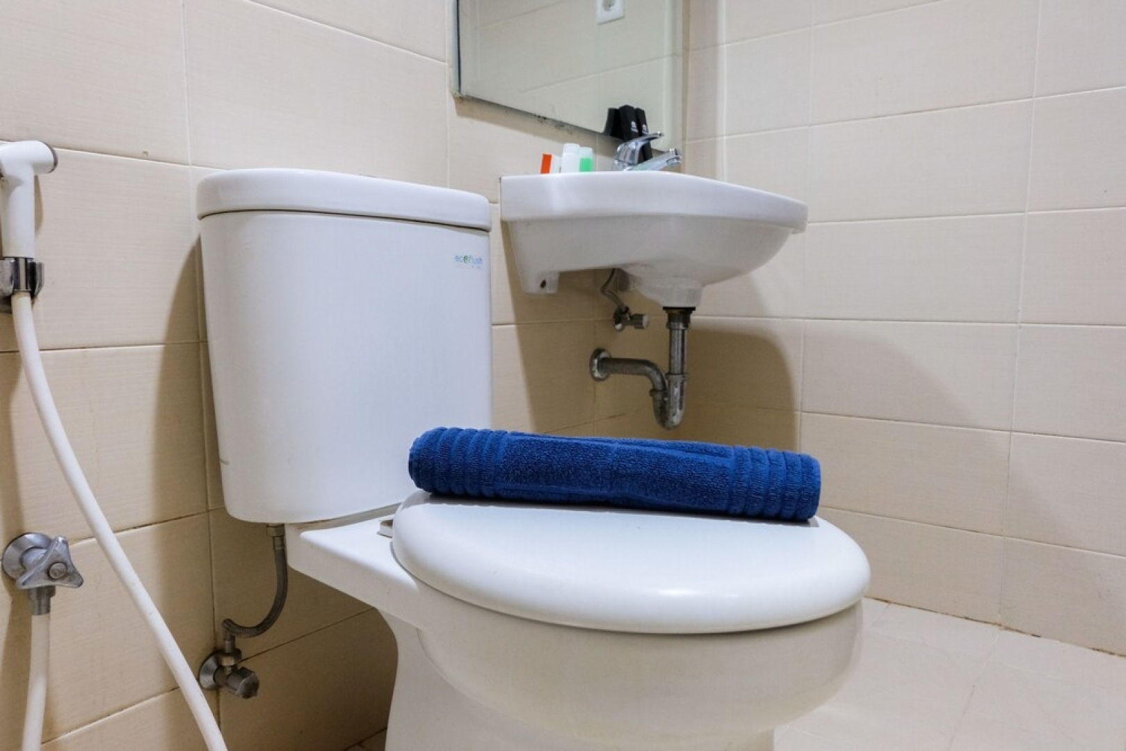 Minimalist Studio Saveria Apartment