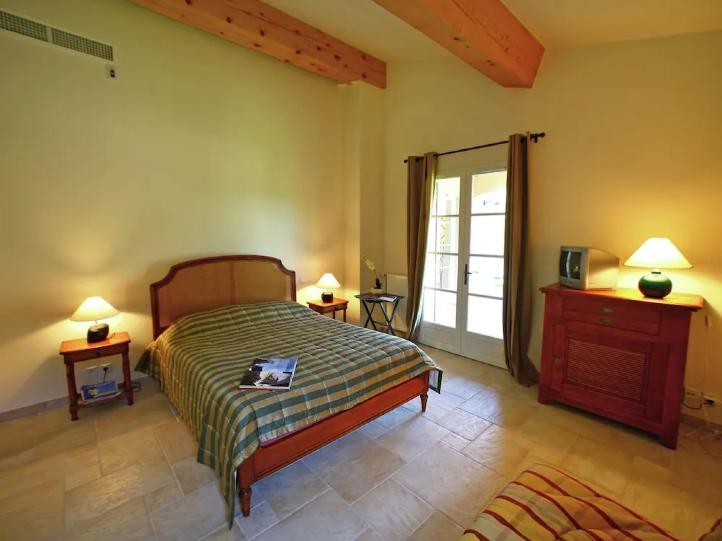 Provencal Holiday Home With Dishwasher not far From Fréjus