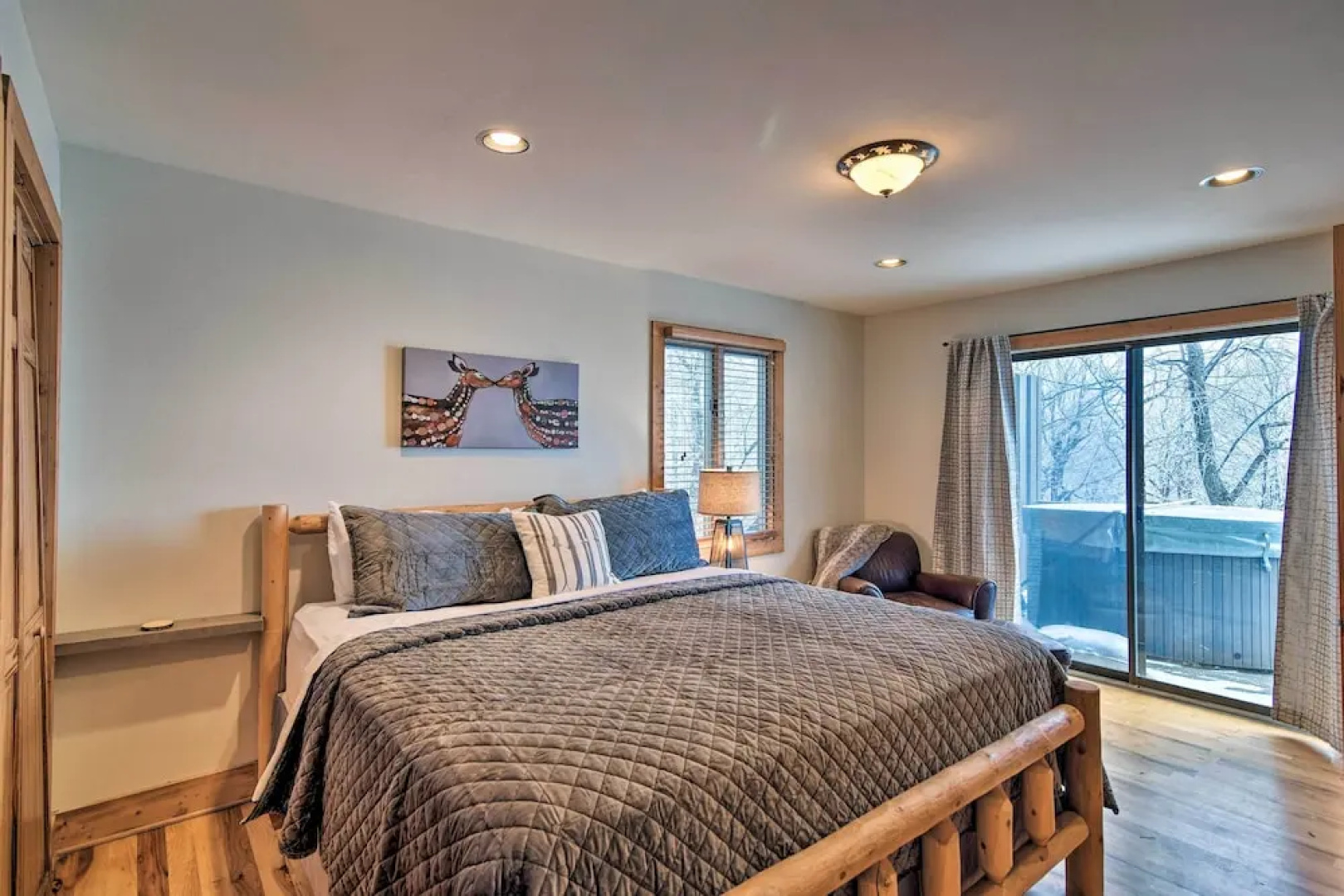Cabin w/ Fireplace & Mountain Views: 5 Mi to Boone