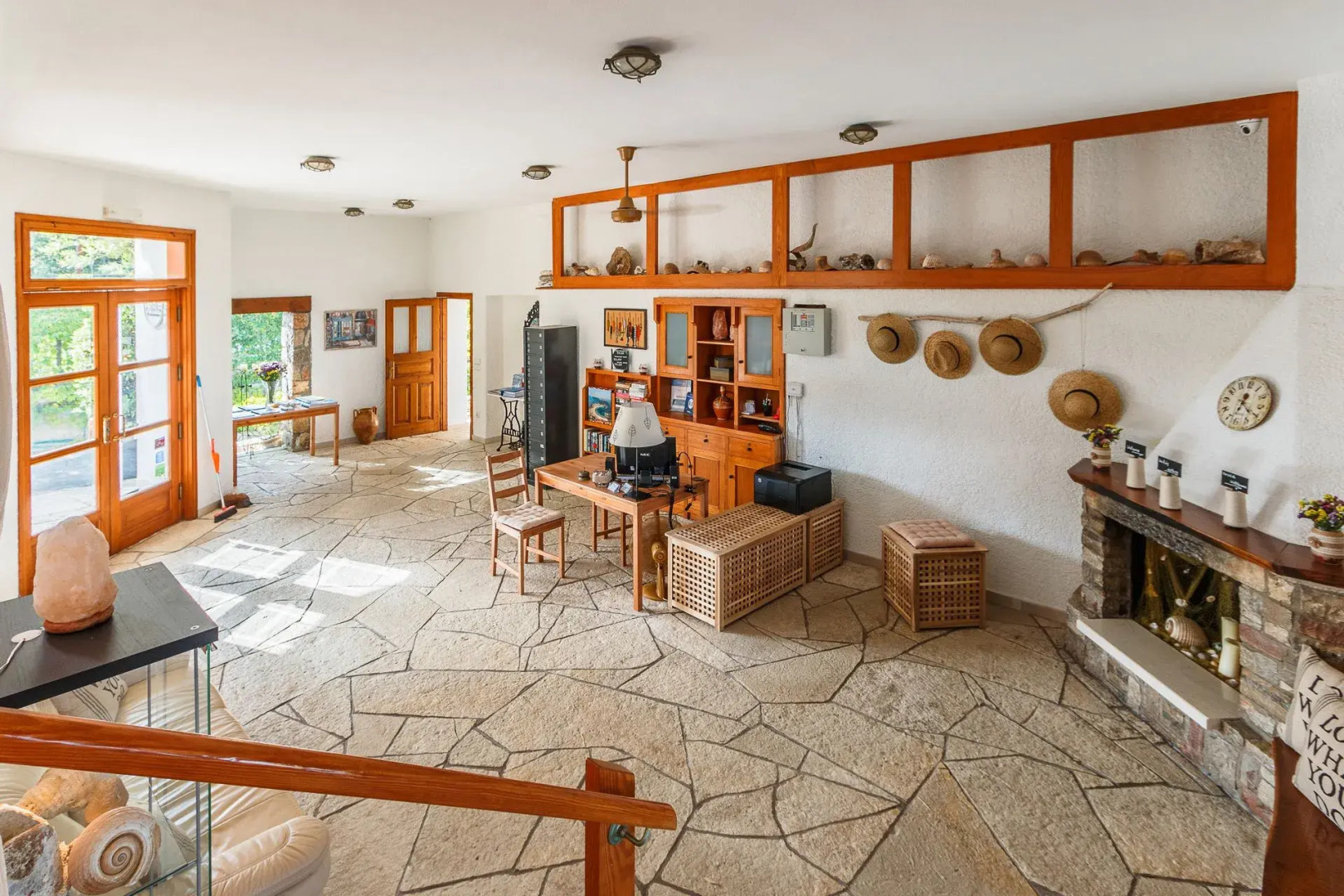 Grekis Hotel and Apartments