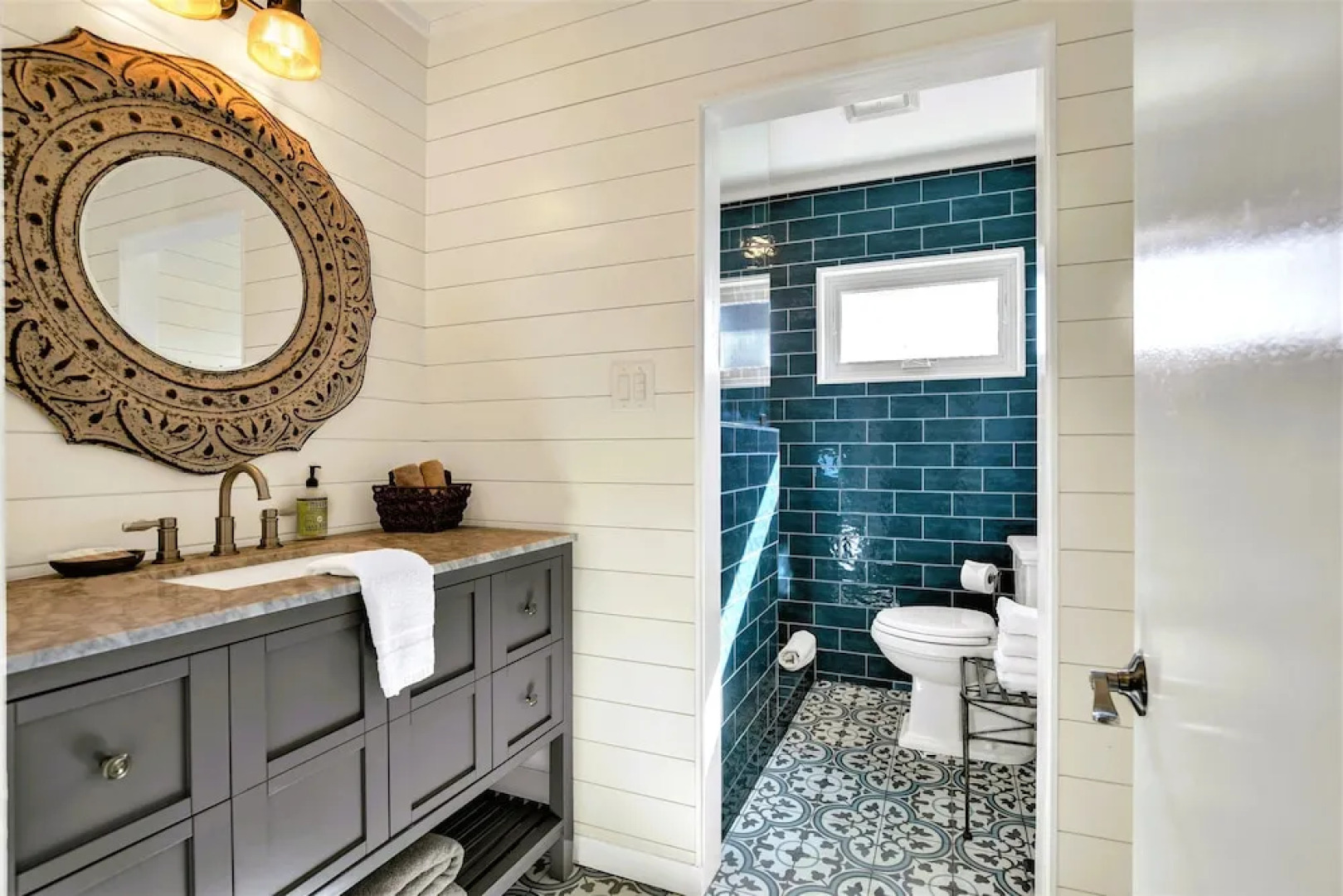 Luxury Cabin-right Across From Albert Dance Hall!