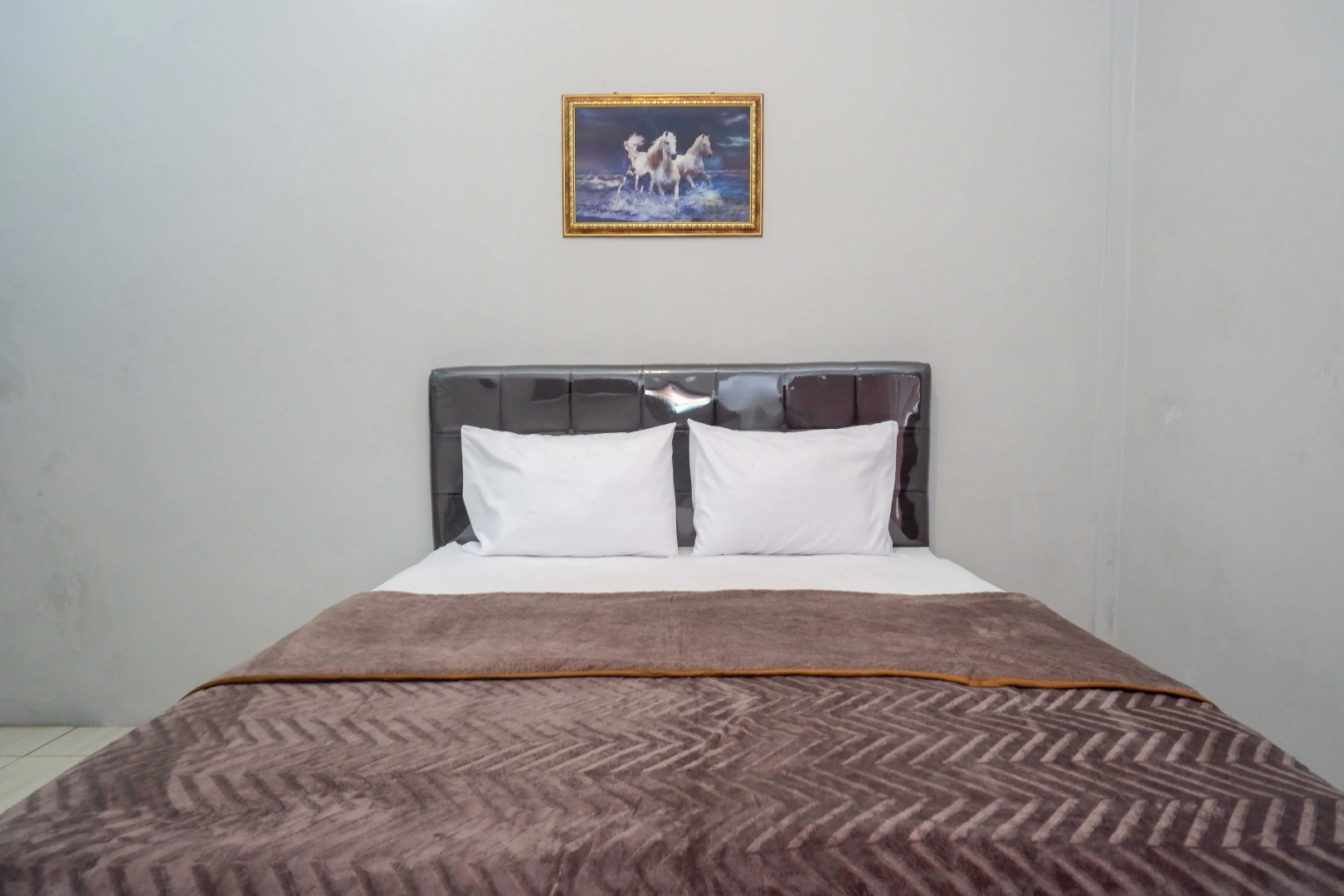 RedDoorz near Patung Kuda Solo Baru