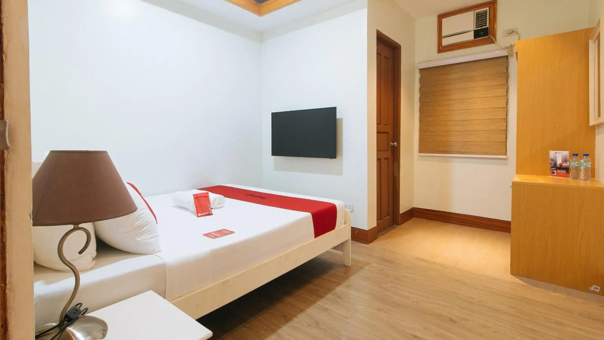 RedDoorz Premium @ Nick Hotel Gerona Tarlac
