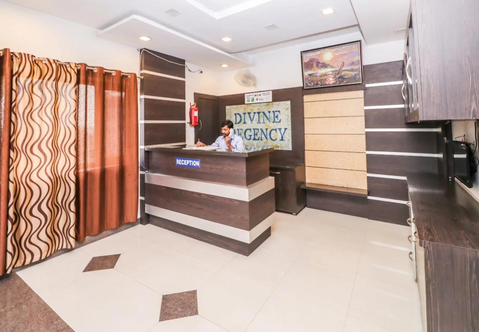 Hotel Divine Regency