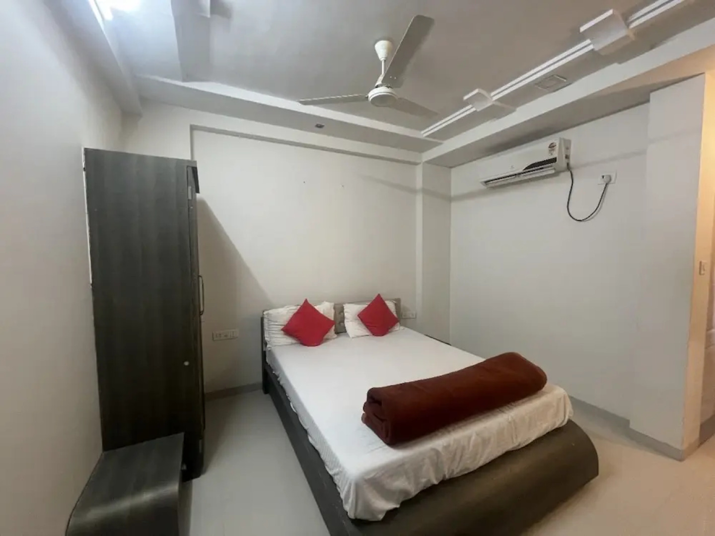 Goroomgo Narayan Executive Gujrat