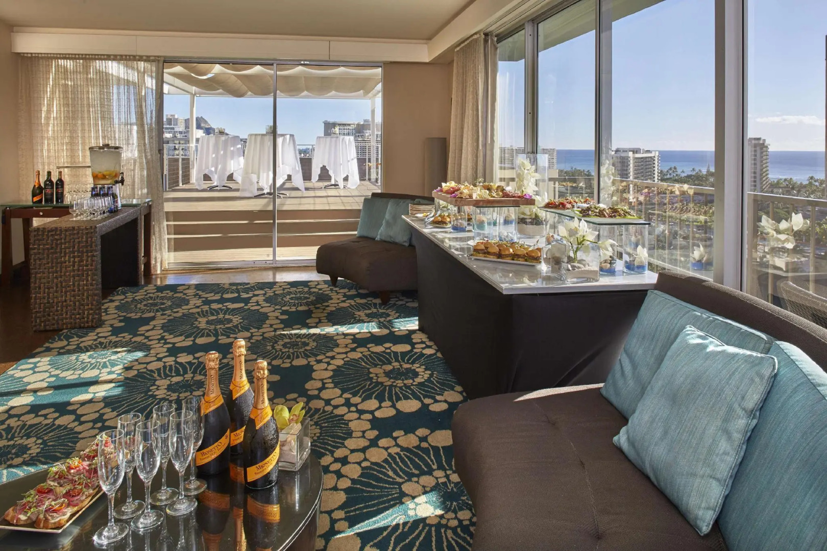 DoubleTree by Hilton Hotel Alana - Waikiki Beach