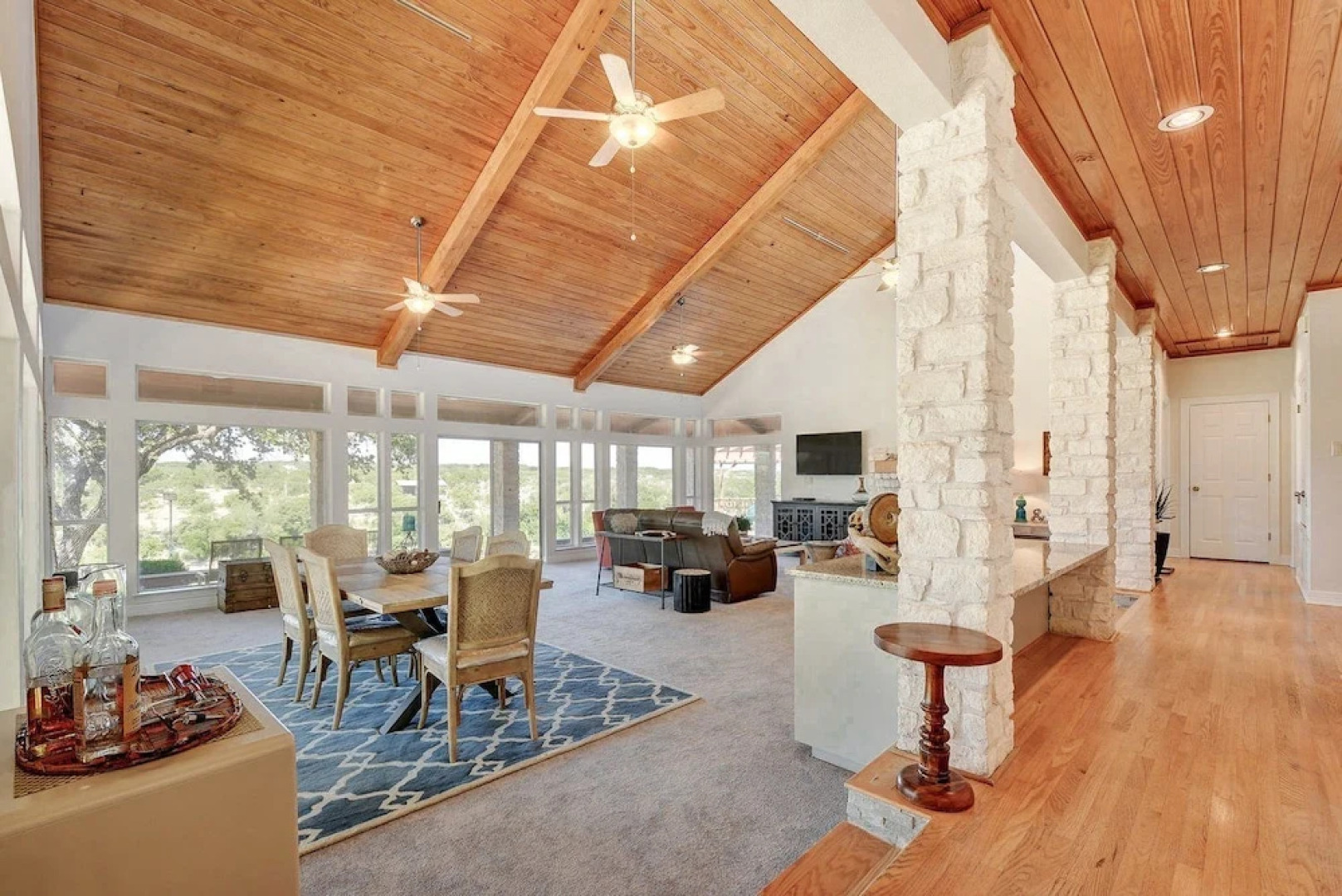 Palatial Spicewood Home and Cabin by RedAwning