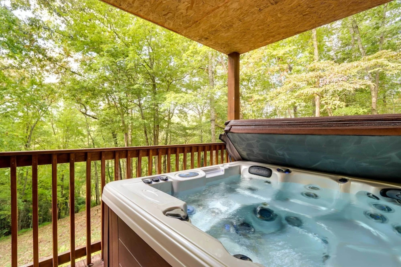 On Fightingtown Creek: Forested Mccaysville Cabin!