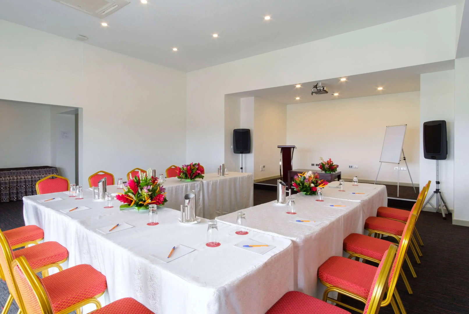 Отель Ramada Suites by Wyndham Wailoaloa Beach Fiji