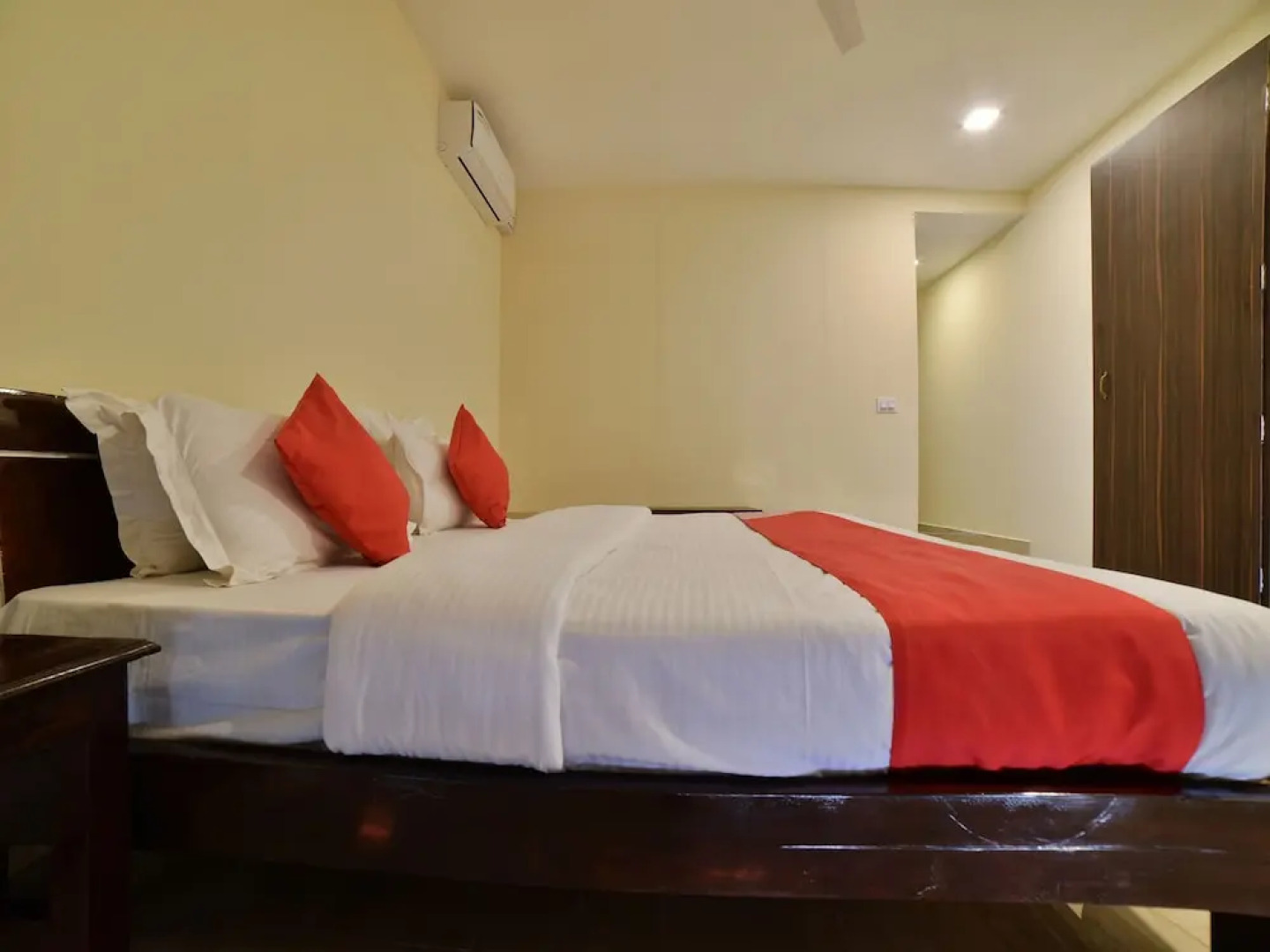 OYO 26850 Casa De Lamore