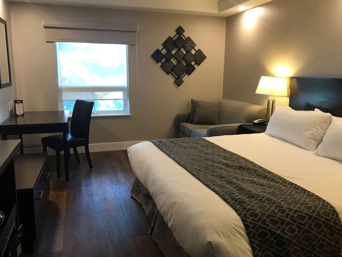 Chateau Louis Hotel & Conference Centre