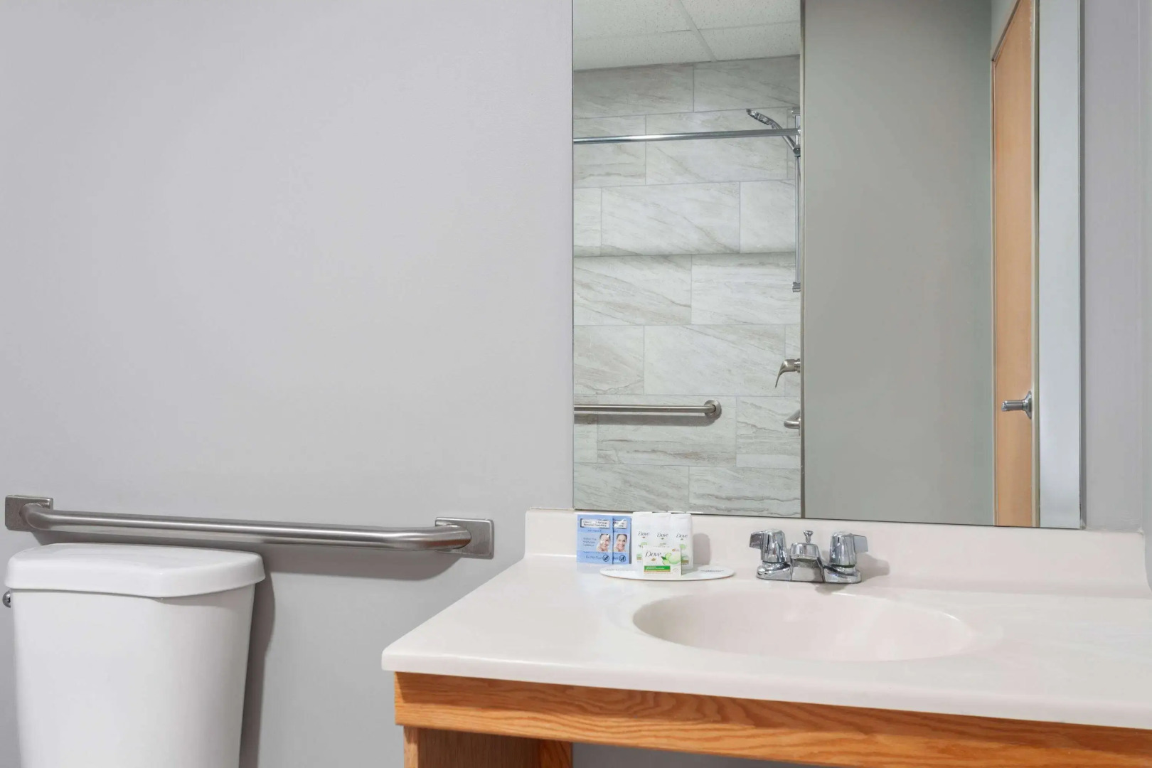 AmericInn by Wyndham Eagle River Downtown