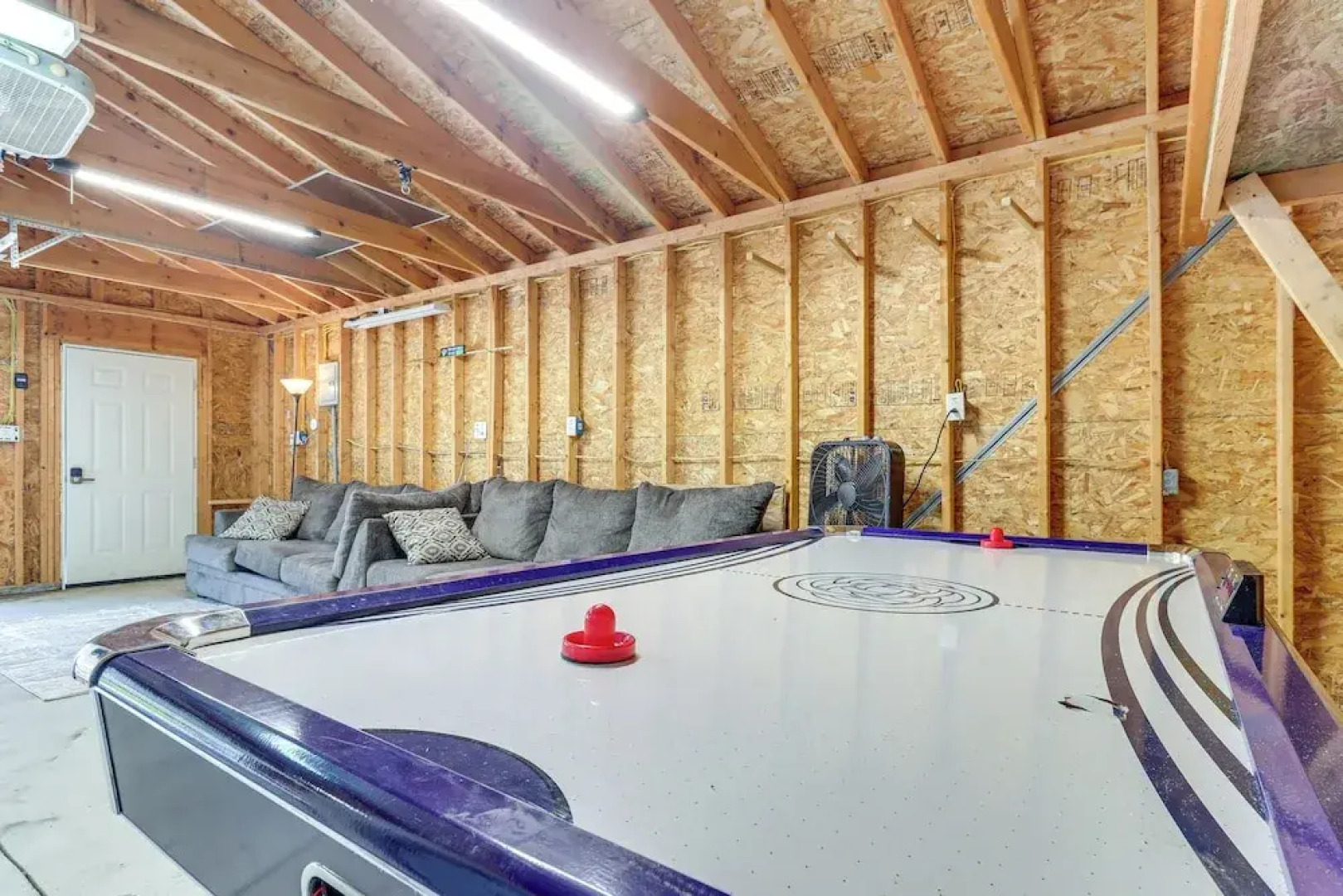 8 Mi to Henry Ford Museum: Westland Family Home