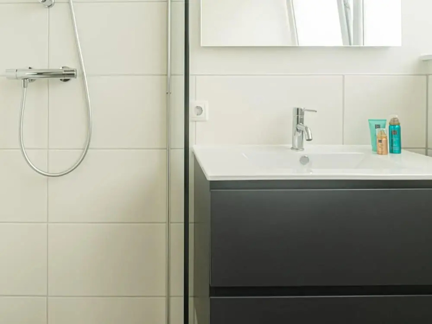 Lakeview Villa With Swimming and Fishing Pier