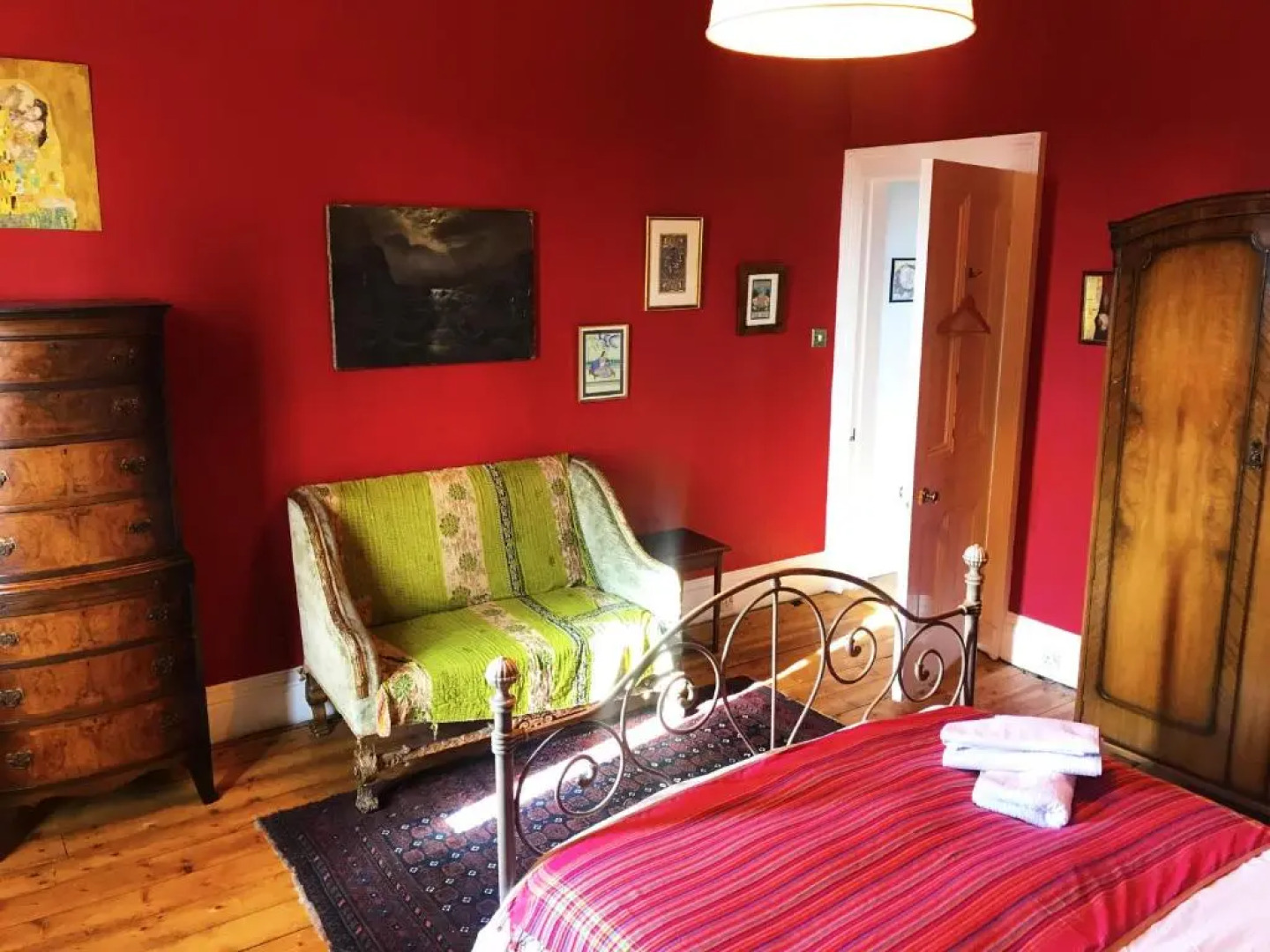 Grand top floor apartment in the Royal Bank House