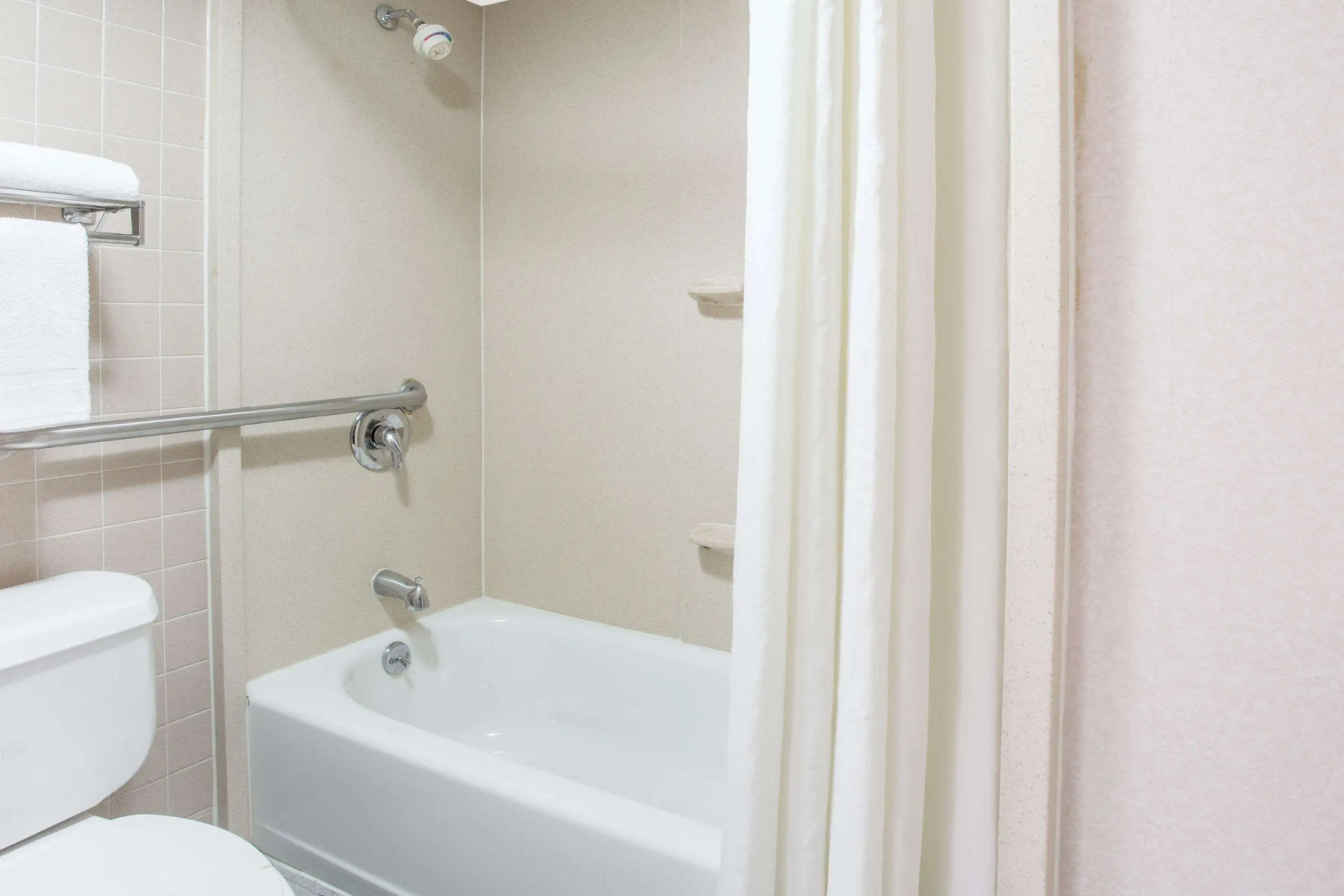 Super 8 by Wyndham Camp Springs/Andrews AFB DC Area