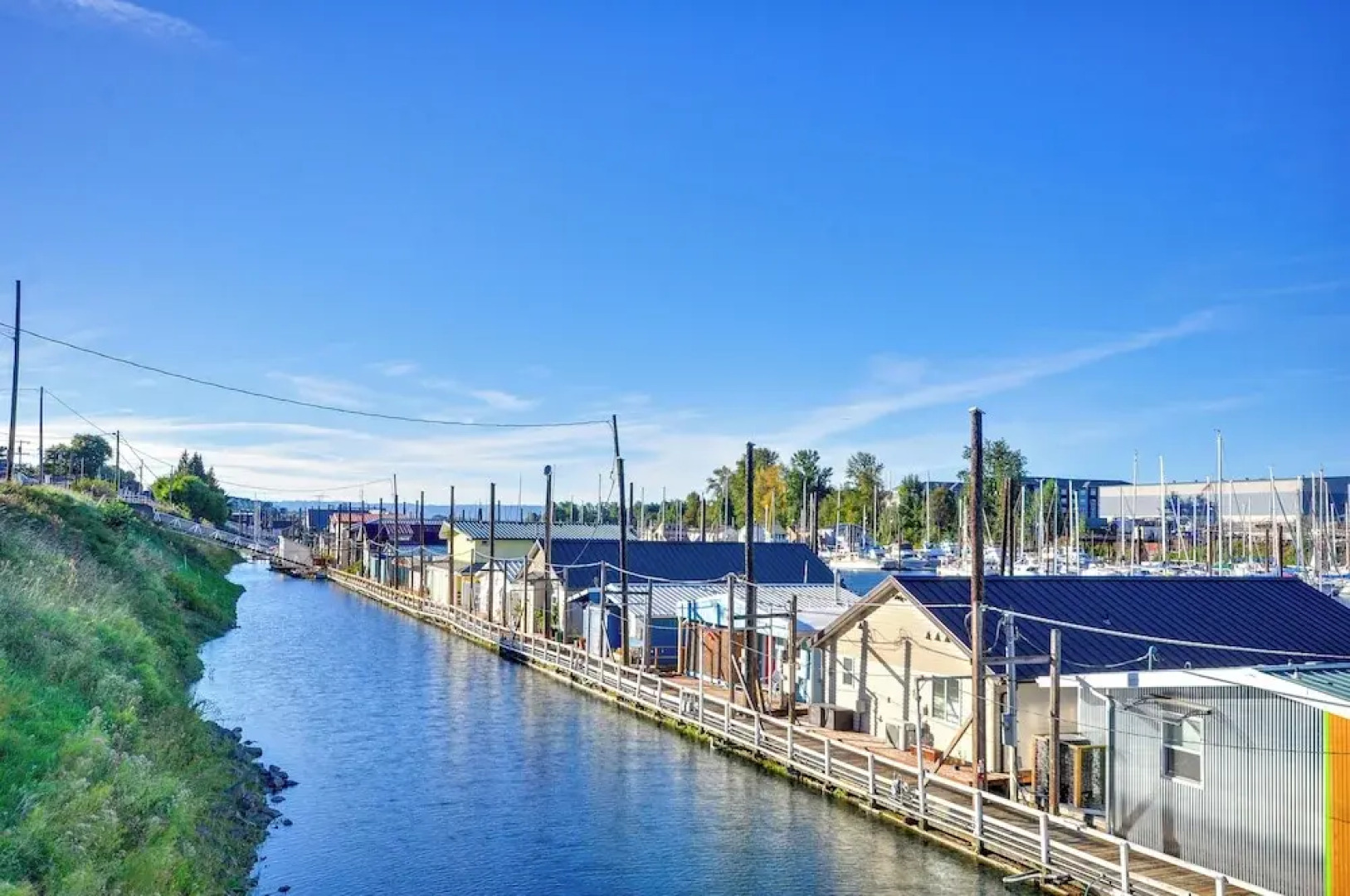 Portland Floating Home Getaway w/ Sauna!