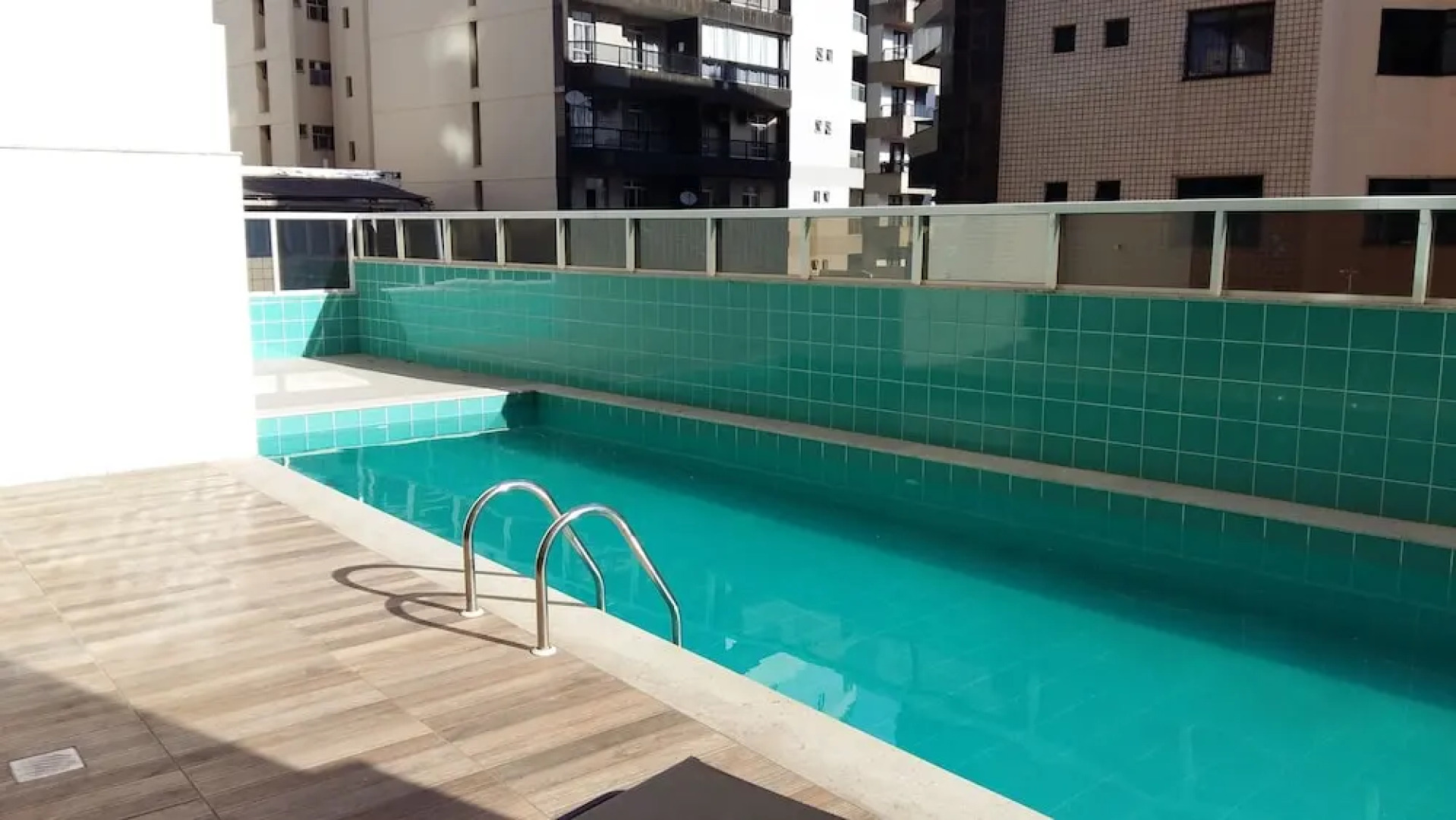 Apto alto padrão com piscina