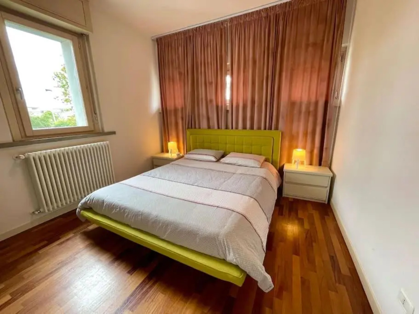 Chic Apartment - River View - Free Parking and WIFI