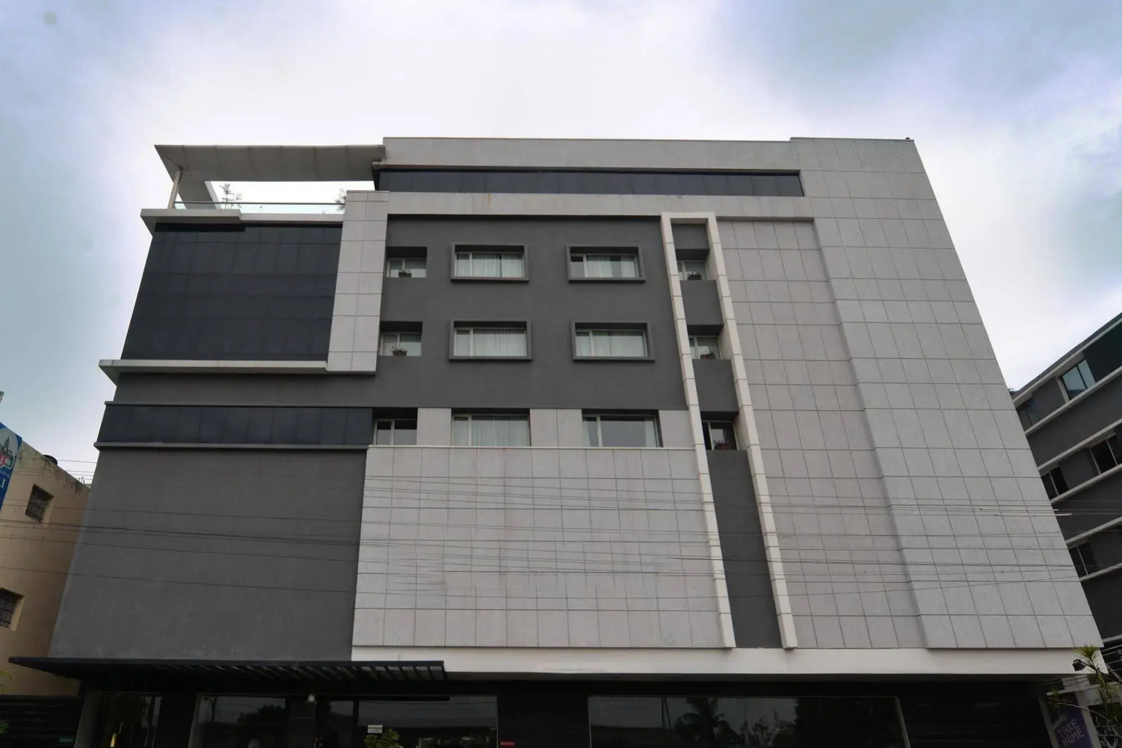 Oyo Premium Ramavarappadu Circle