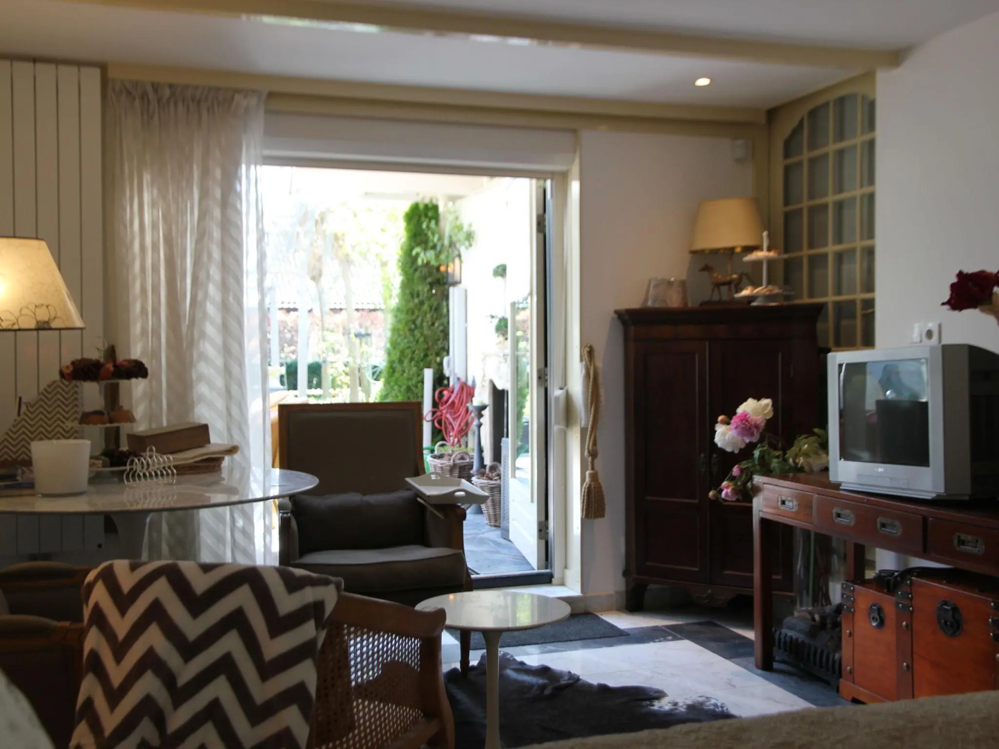 Welcoming Holiday Home in Heiloo with Sunlit Terrace