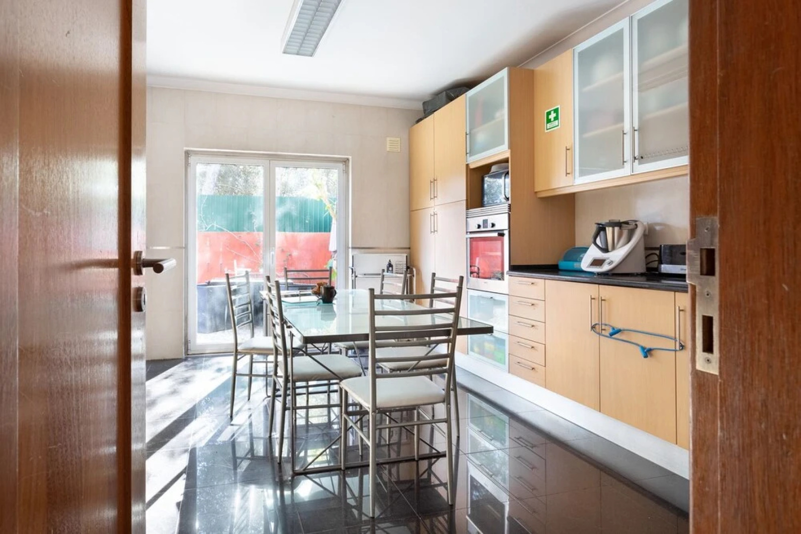 ALTIDO Stunning 4-BR house w/Private Yard in Estoril