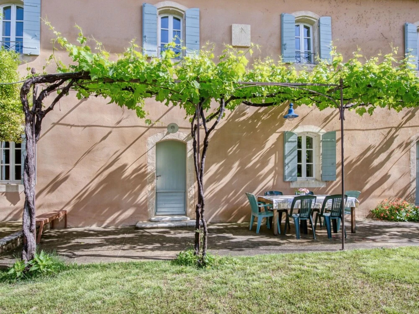 Quaint Holiday Home in Rustrel With Swimming Pool