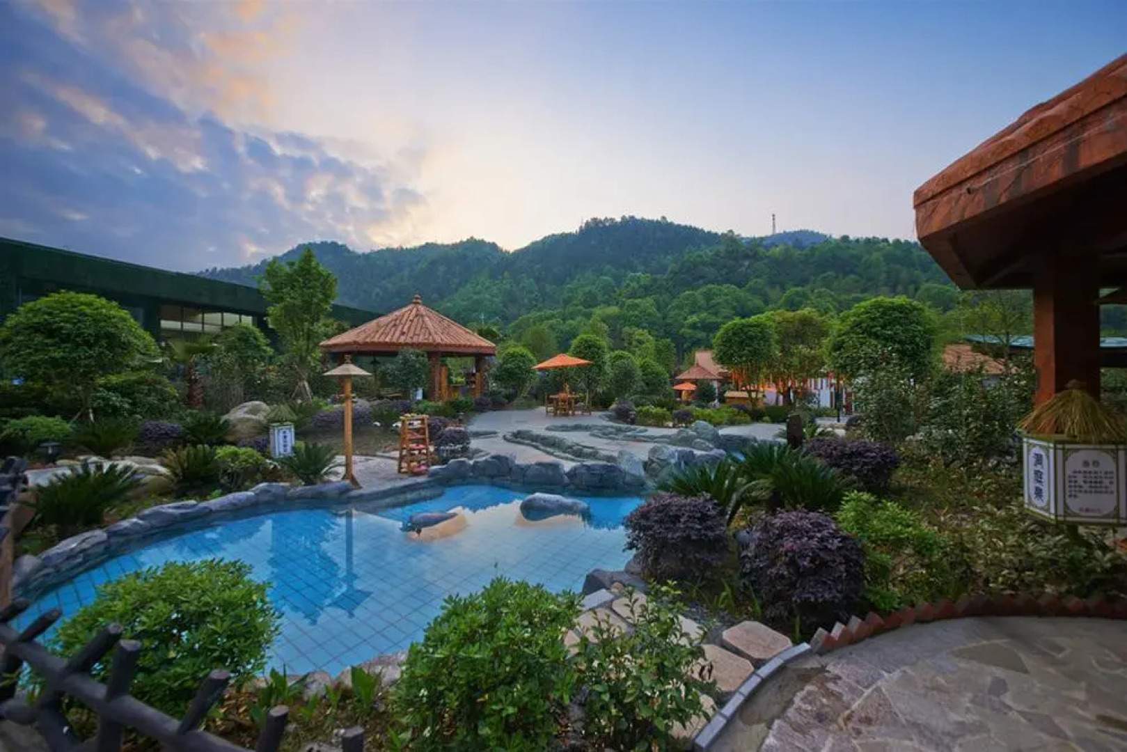 Howard Johnson Hot Spring Resort Wugongshan