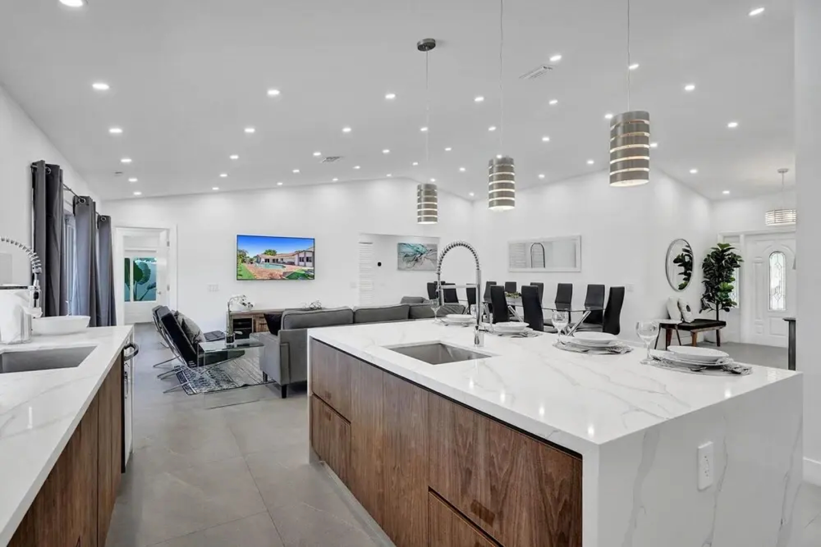 6BR Oasis with Heated Pool & Gameroom
