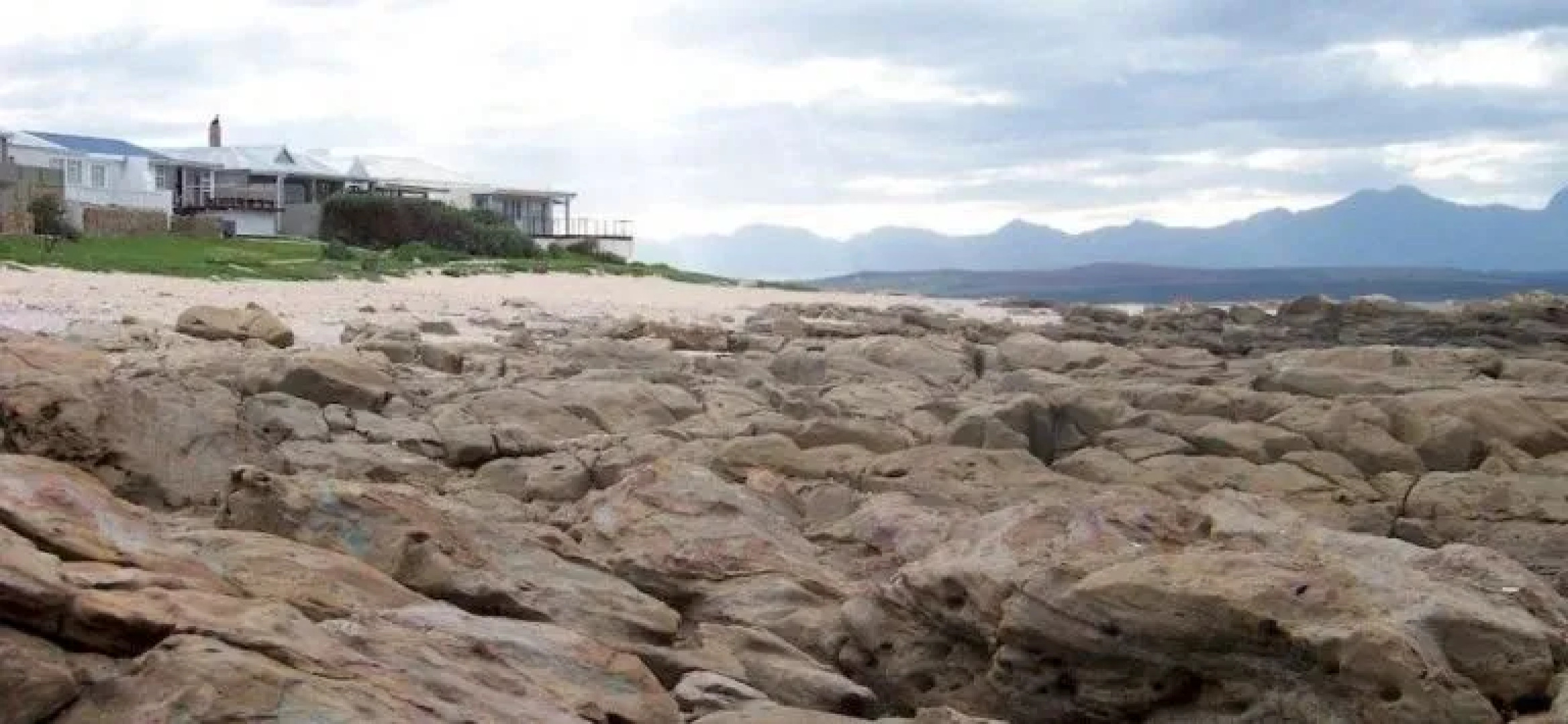 Dolphin House Backpackers and Self Catering