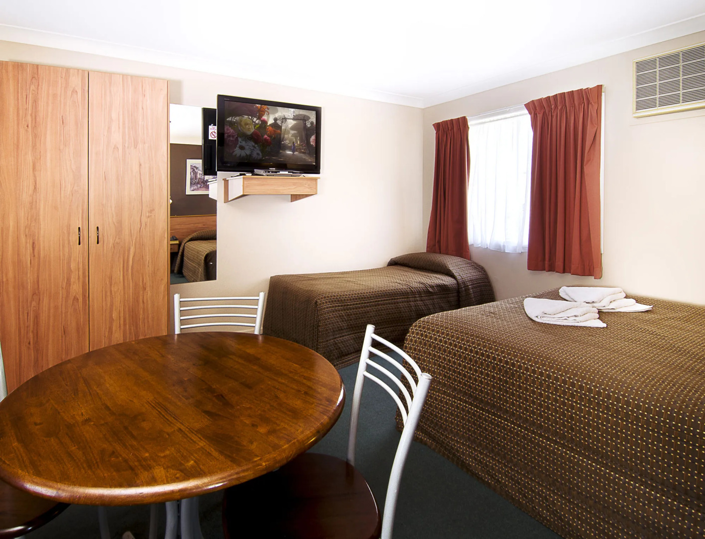 Riviera on Ruthven Motel