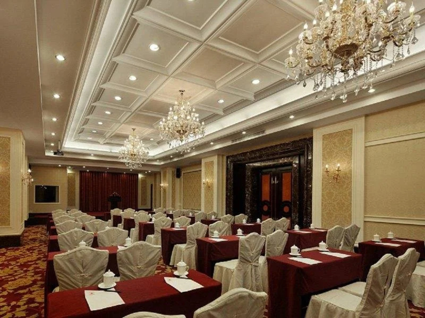 Golden Splendid Hotel Gynn