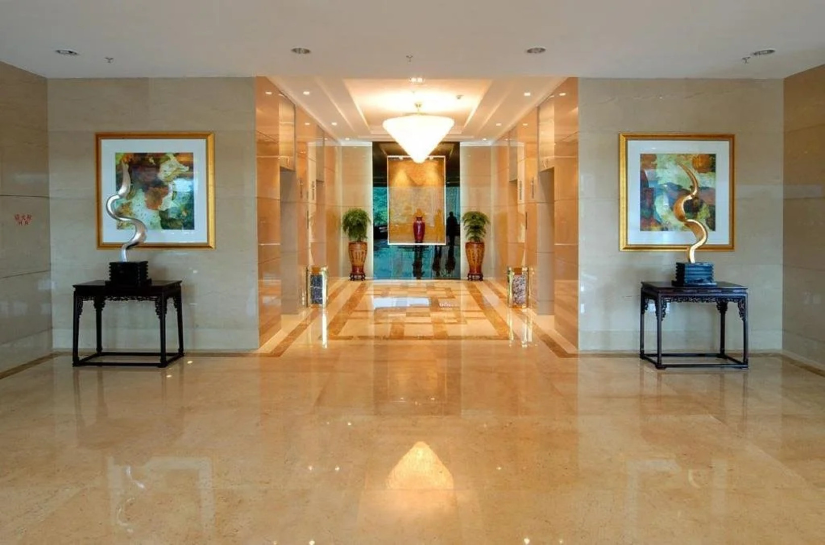 East Lake International Hotel