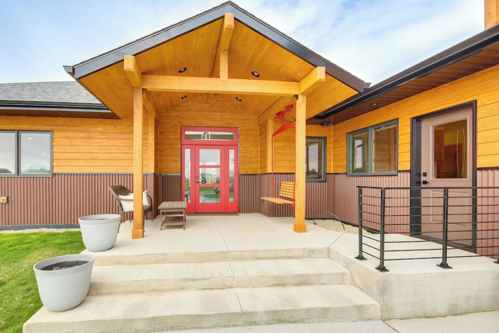 Red Lodge Home w/ Outdoor Kitchen & Fire Table!