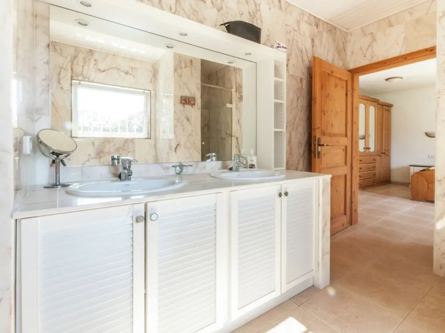 Fantastic Holiday Home With Private Pool at the Port Including a Private Berth