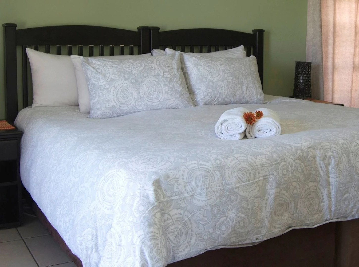 Summer Garden Guest House (The Flower Box)