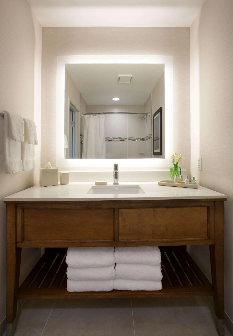 Redondo Beach Hotel, Tapestry Collection by Hilton