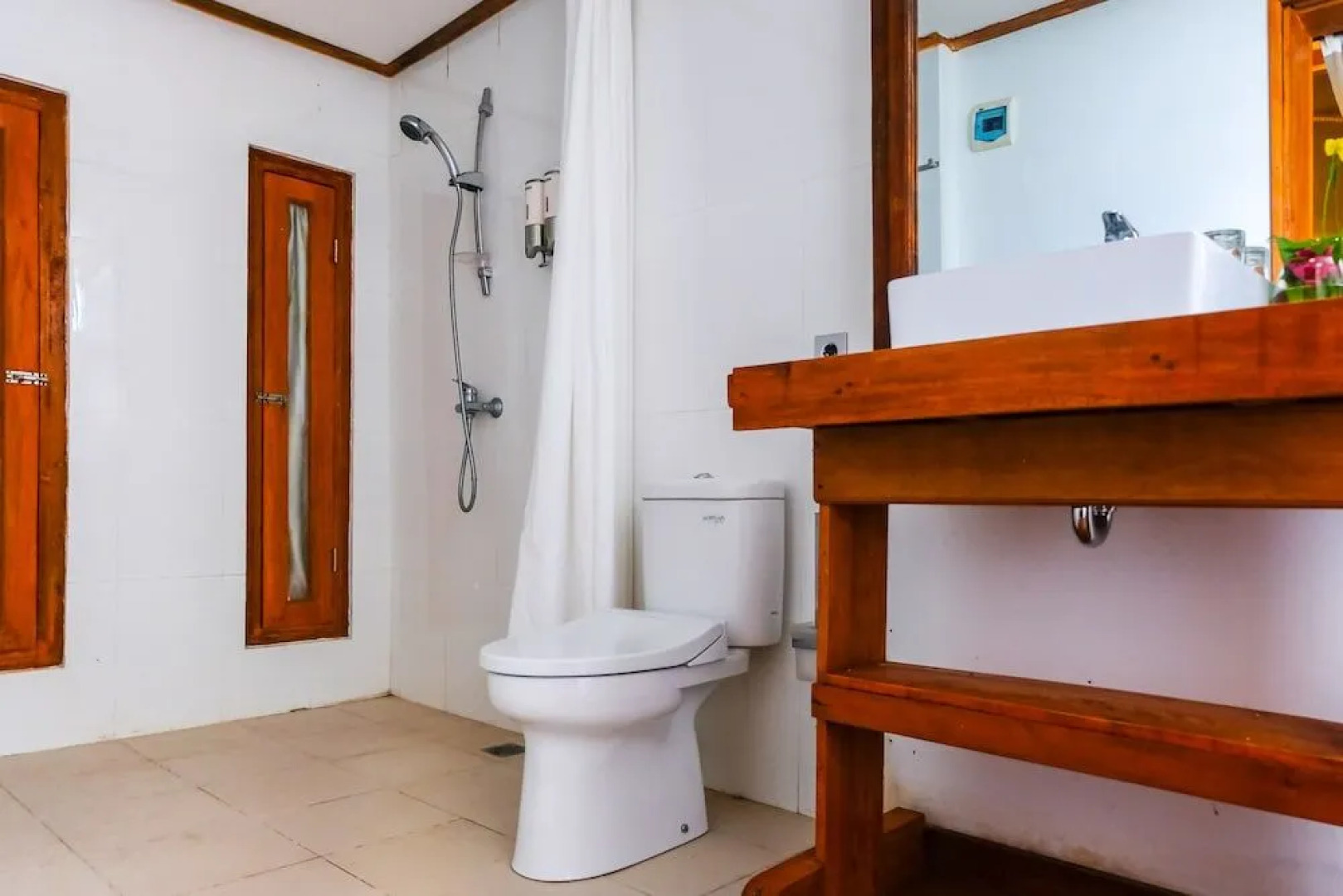 OYO 1099 Bandini Riverside Cottage